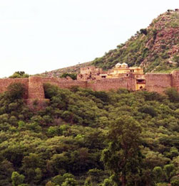 Karauli - Visit the imposing royal palace; Sleep like a Maharajah in heritage accommodation