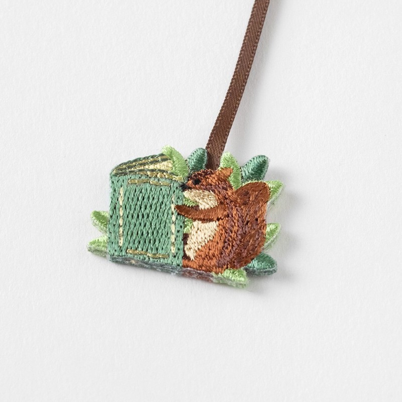 I244SQ Embroidery Bookmarker Squirrel