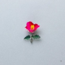 TU012CM Pixel Flower Badge Camelia