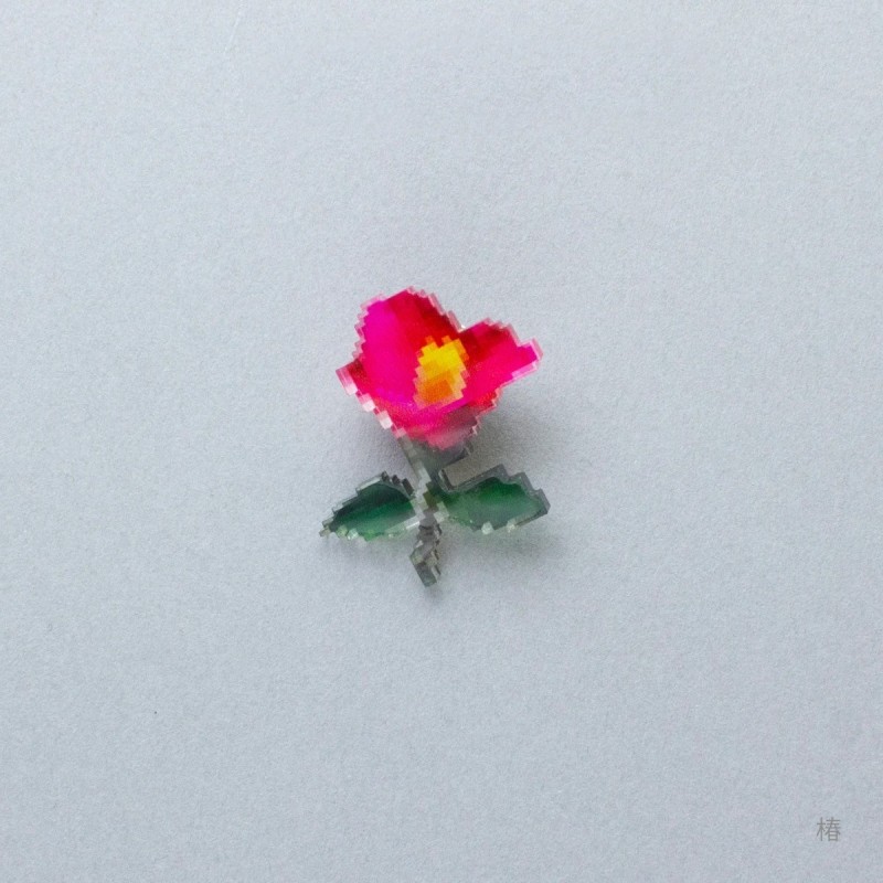 TU012CM Pixel Flower Badge Camelia